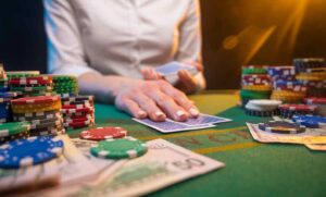 Cách tính EV Poker: Hướng dẫn chi tiết từ A-Z cho người mới