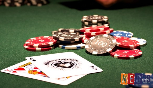 Cùng NEO79 tìm hiểu và phân biệt xì tố và poker nhé