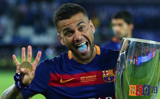 Top 10 cầu thủ có nhiều danh hiệu nhất - Dani Alves