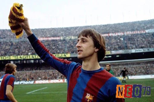 Johan Cruyff 3 lần vô địch European Cup xứng đáng xuất hiện trong top 10 cầu thủ xuất sắc nhất thế giới